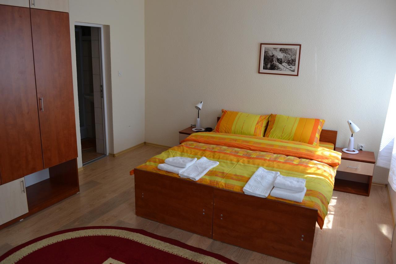 Guesthouse Kruna วิเชกราด ภายนอก รูปภาพ